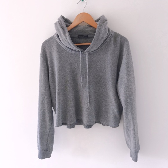 Brandy Melville Cropped Sweater - Picture 2 of 2